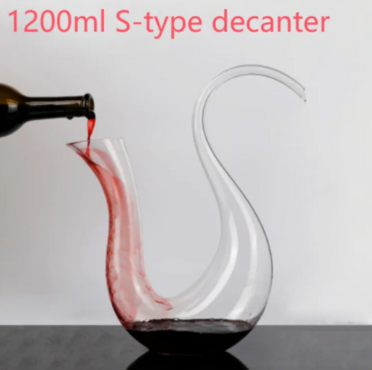 The Aeris Crystal Wine Decanter – Elegant Pouring for Refined Entertaining