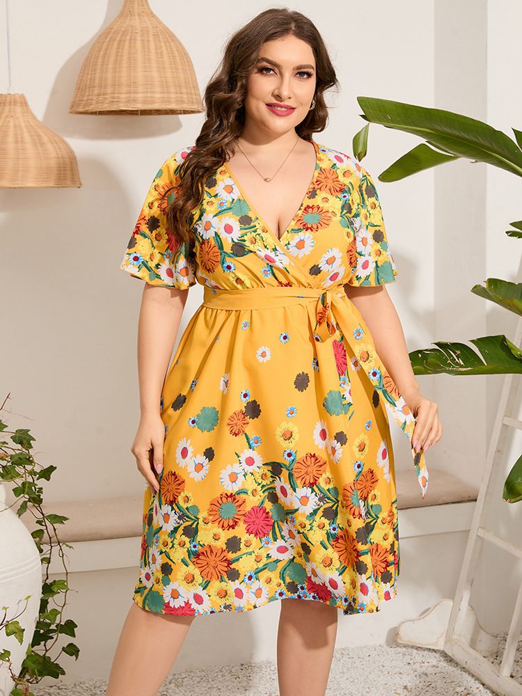 Plus Size Casual Dress with Deep V-Neck & Short Sleeves