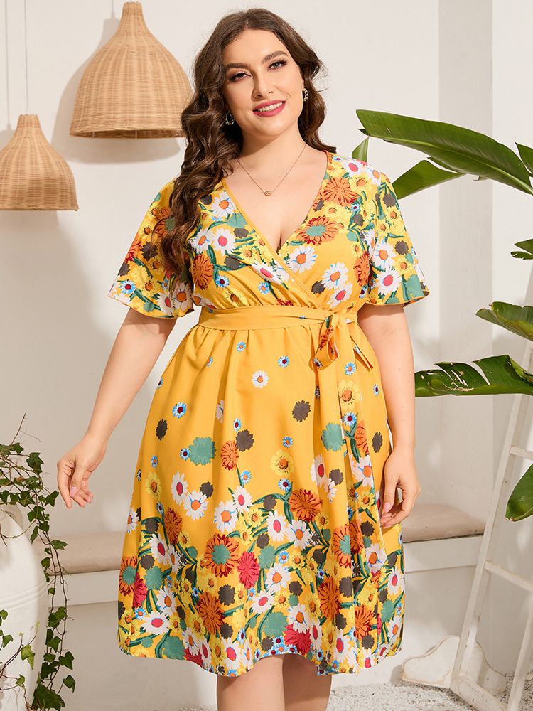 Plus Size Casual Dress with Deep V-Neck & Short Sleeves