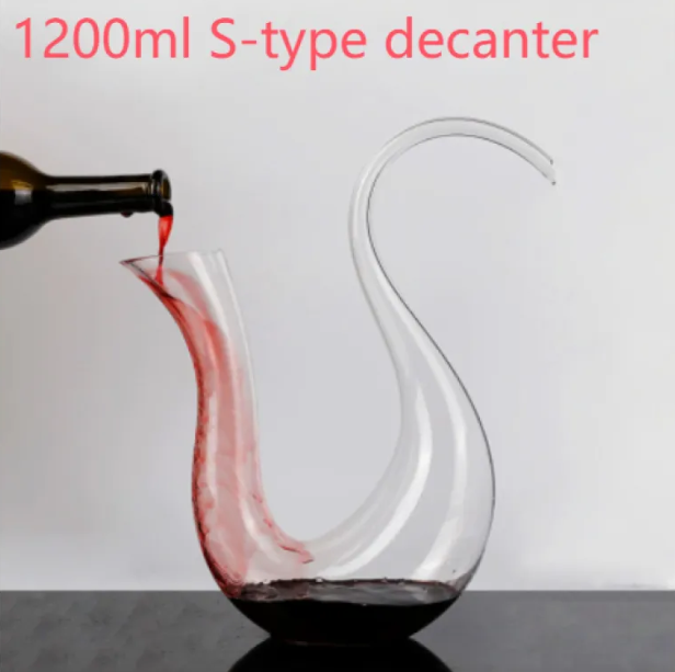 The Aeris Crystal Wine Decanter – Elegant Pouring for Refined Entertaining